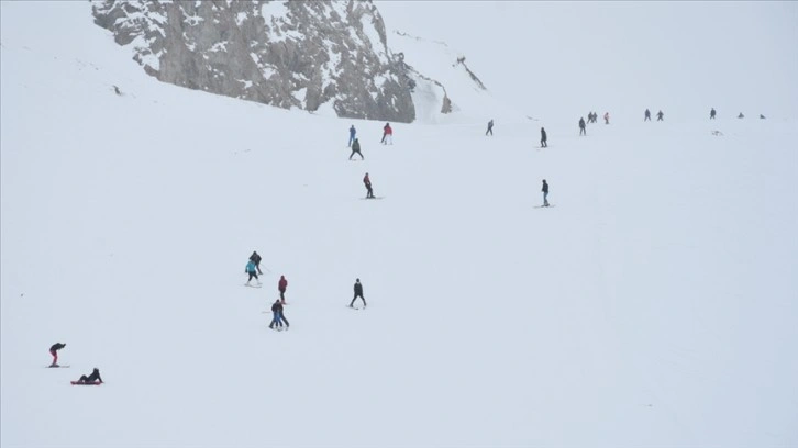 Kayak merkezlerinde en fazla kar kalınlığı Hakkari'de ölçüldü