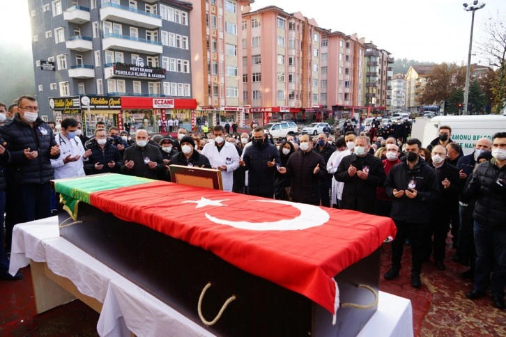 Korona virüse yakalanan genel cerrah hayatını kaybetti