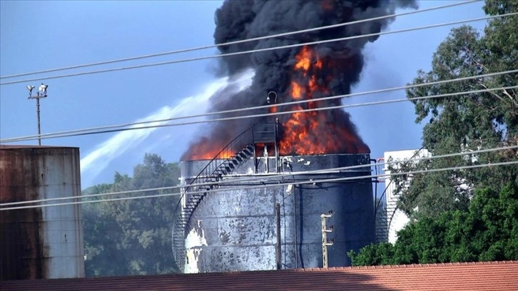 Lübnan'ın güneyindeki Zahrani petrol tesislerinde yangın