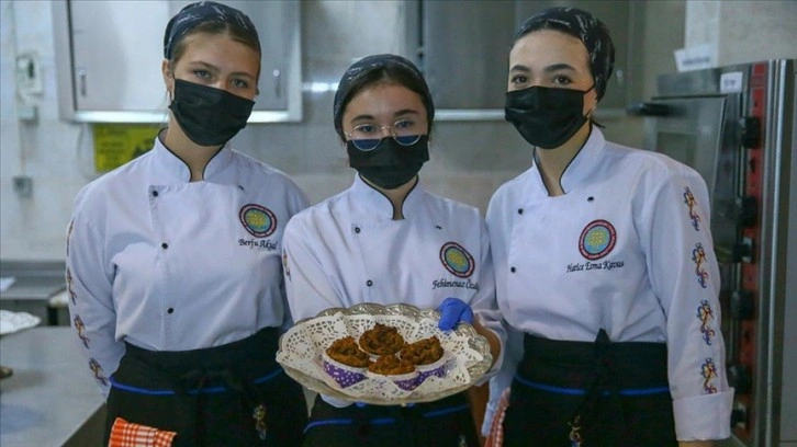 Meslek liseliler glüten ve şeker içermeyen kek üretti