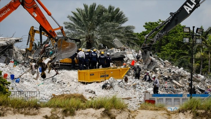 Miami'de çökerek 98 cana mal olan binanın enkazının akıbeti tartışılıyor