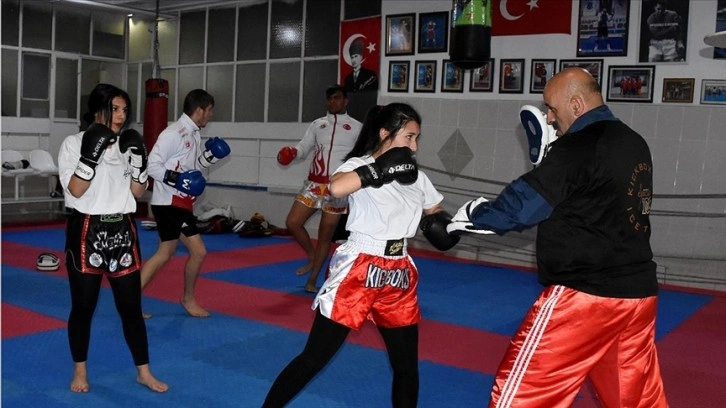 Milli antrenör 15 yılda binlerce gence muaythai ve kick boksu sevdirdi