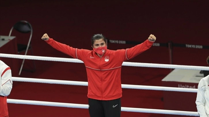 Milli kadın boksörlerden Macaristan'da 1 altın ve 1 gümüş madalya