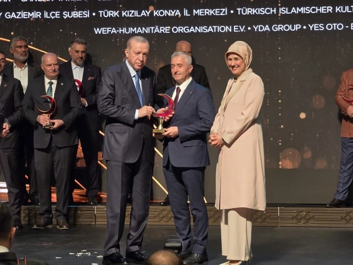 CUMHURBAŞKANI ERDOĞAN&rsquo;DAN BAŞKAN TAHMAZOĞU&rsquo;NA BİRİNCİLİK &Ouml;D&Uuml;L&Uuml;