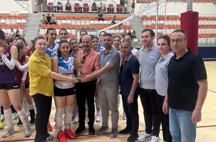 2. BETÜL ÇOBAN VOLEYBOL TURNUVASINDA ŞAMPİYON MERİNOS SPOR OLDU