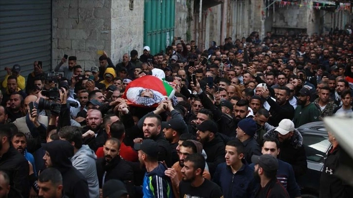 Nablus'ta İsrail güçlerinin açtığı ateş sonucu ölen Filistinli toprağa verildi