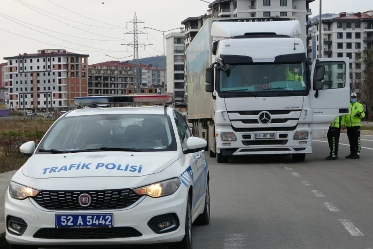 Ordu’da tır sürücülerine denetim