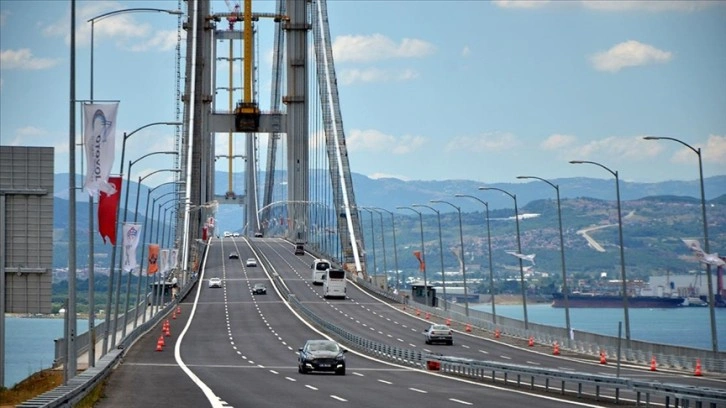 Osmangazi Köprüsü'nden yılbaşı gecesi geçenlere ücret iadesi