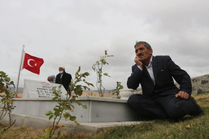 PKK tarafından katledilen 33 kişi mezarları başında anıldı