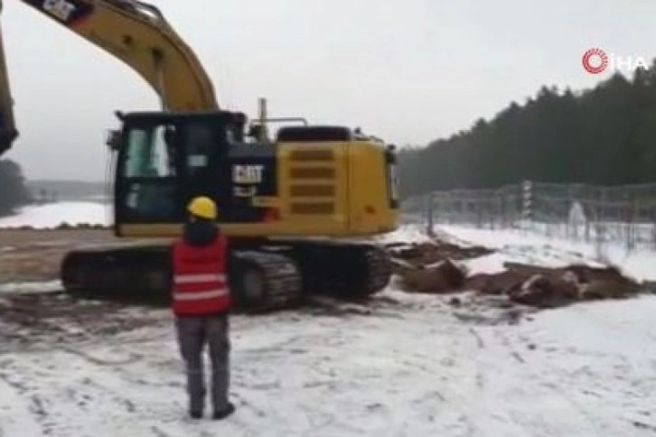 Polonya'nın Belarus sınırına öreceği duvarın inşaatına başlandı