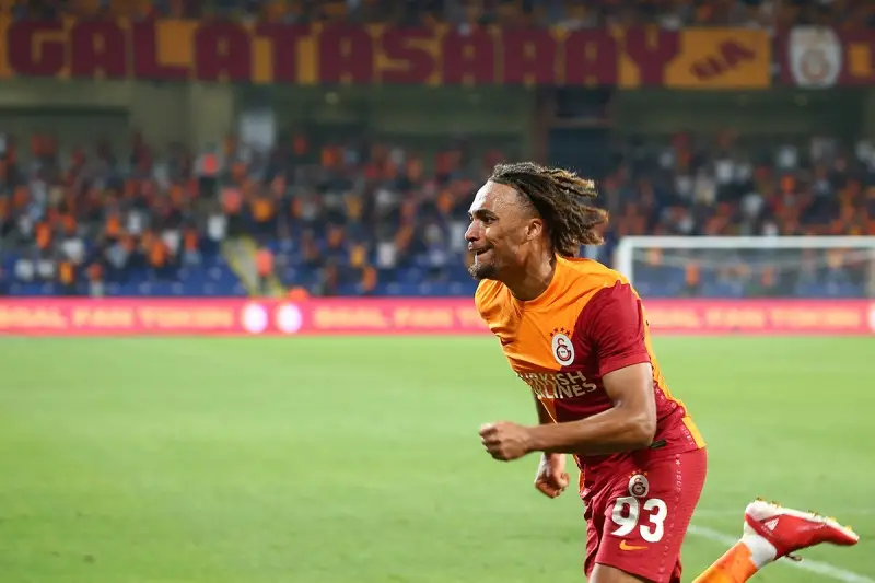 Sacha Boey: 'Galatasaray'ı daha büyük kulüp olduğu için tercih ettim'