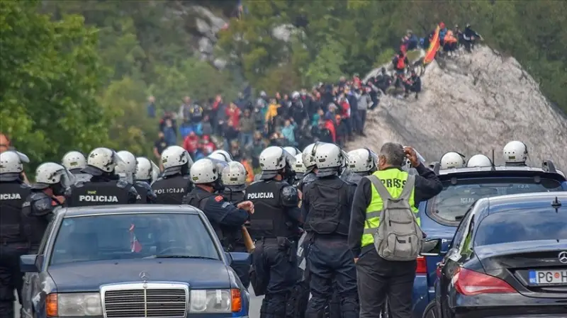 Sırp Ortodoks Kilisesinin taht töreni Karadağlıların tepkisine rağmen Cetinje'de gerçekleştiril