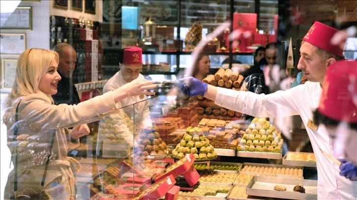 Sosyal medya paylaşımıyla "Türkiye'ye baklava yediren kız" gelen olumlu tepkileri anl