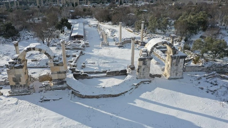 Stratonikeia ve Lagina Antik kentleri beyaz örtüyle kaplandı