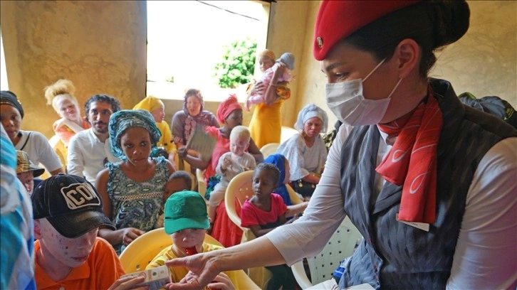 THY ekibi, Afrika’da güneş kremiyle 'hayat kurtarıyor'