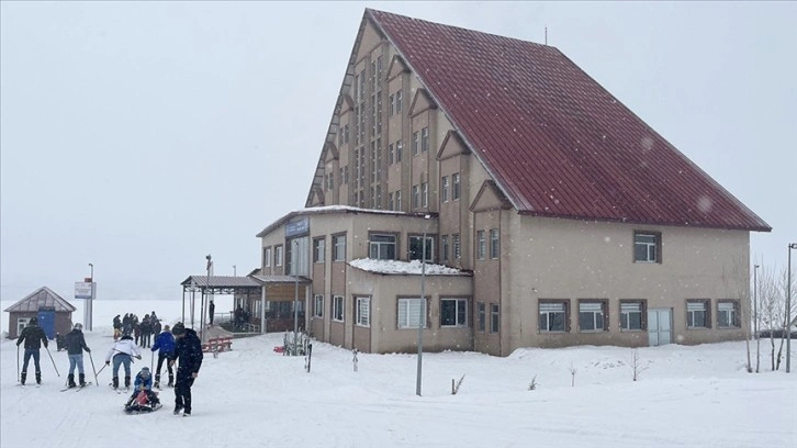 Tunceli'deki Ovacık Kayak Merkezi'nde sezon açıldı