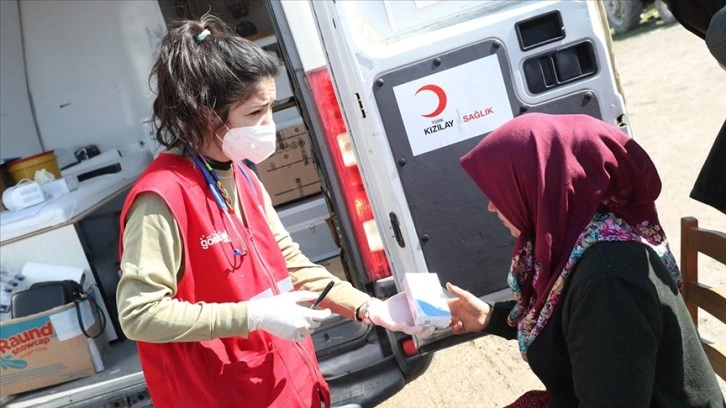 Türk Kızılay mobil sağlık araçları deprem bölgesinde çalışmalarını sürdürüyor