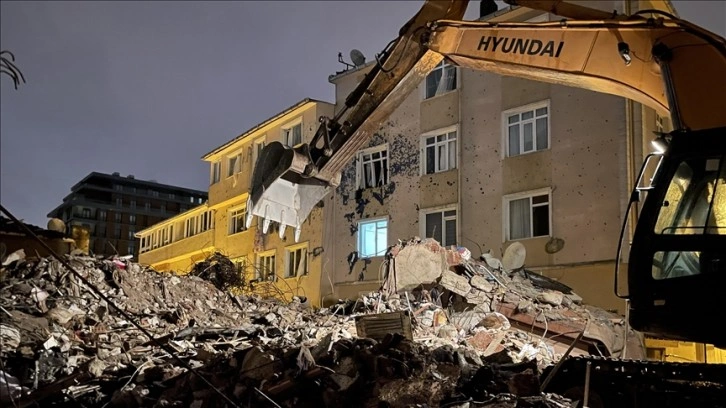 Üsküdar'da patlamanın yaşandığı binada yıkım çalışması tamamlandı