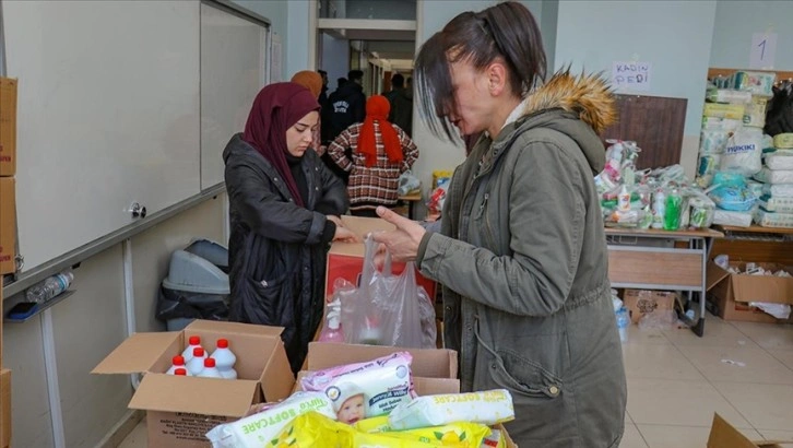 Van ve Bitlis'te depremzedeler için "sosyal market" kuruldu