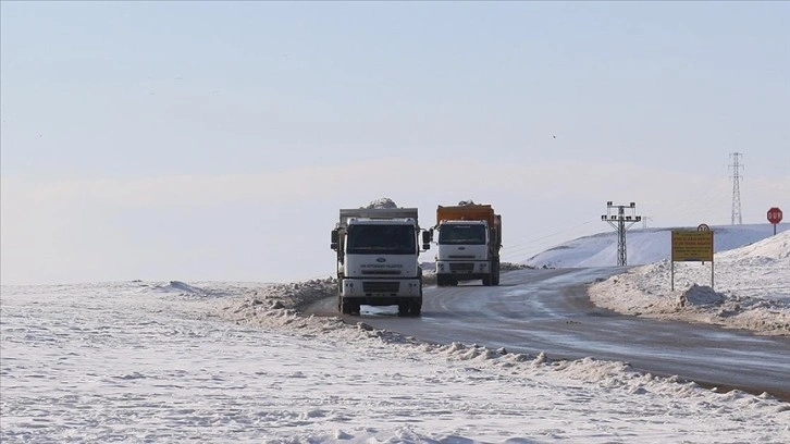 Van'da kuraklıktan etkilenen Sıhke Gölü'ne 135 bin ton kar taşındı