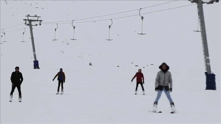 Van'daki Abalı Kayak Merkezi 3 yıl aradan sonra sezonu açtı