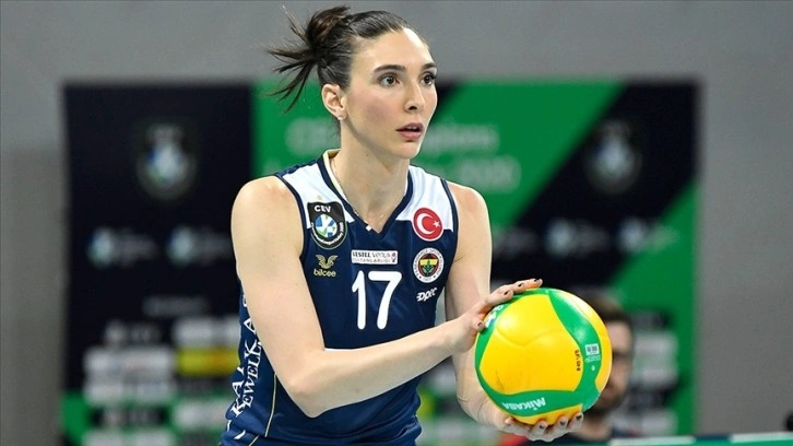 Voleybolcu Naz Aydemir Akyol milli takıma veda etti