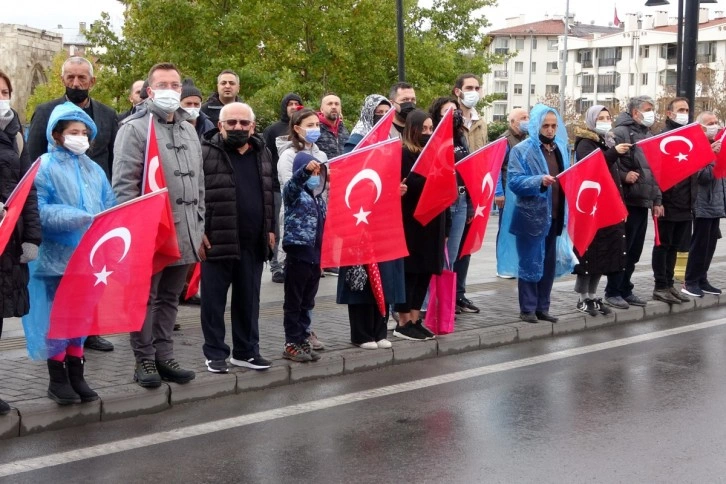 Yağmur altında Cumhuriyet coşkusu