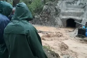 5 gün önce sel sularına kapılan işçiyi arama çalışmaları sürüyor