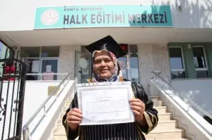 58 yaşında lise diploması aldı, şimdiki hedefi üniversite okumak