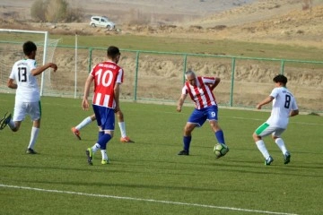 72'lik futbolcu yeni takımındaki ilk maçında beğeni topladı