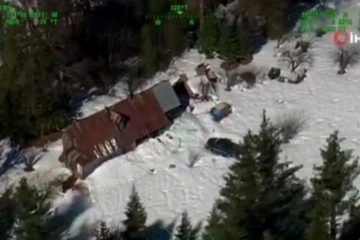 ABD'de kar yüzünden dağ evinde mahsur kalan çift 2 ay sonra kurtarıldı