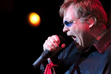 ABD'li ünlü şarkıcı Meat Loaf 74 yaşında hayatını kaybetti