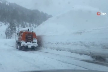 ABD'nin Sierra Nevada bölgesinde 5 metreden fazla rekor seviyede kar yağışı