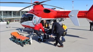 Adıyaman'da ambulans helikopter nefes darlığı yaşayan hasta için havalandı