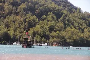 Afet bölgesine yerli turist desteği