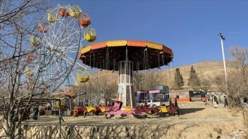 Afganistan'da lunaparklar insana aç, insanlar ise ekmeğe muhtaç