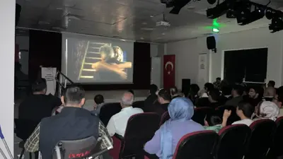 Özel bireyler film izledi