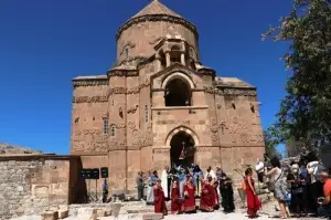 Akdamar Kilisesi'ndeki ayin sona erdi