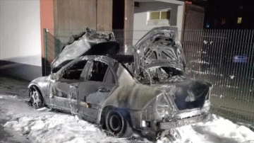 Almanya'da cami otoparkındaki araç kundaklandı