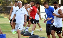 Altay'da Mustafa Denizli sahaya indi