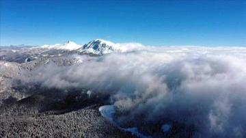 'Anadolu'nun yüce dağı' Ilgaz'da kar ve sis havadan görüntülendi