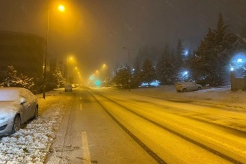 Ankara’da kar yağışı etkili oluyor