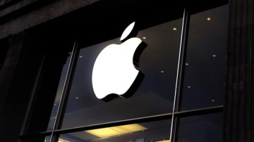 Apple 'piyasa değeri 3 trilyon doları geçen ilk şirket' oldu