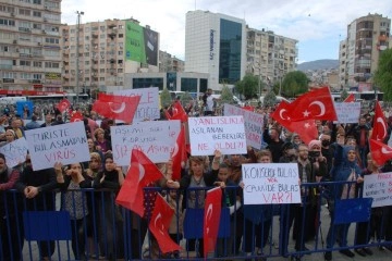 Aşı karşıtları İzmir'de toplandı