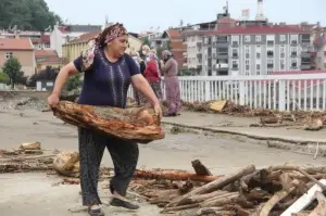 Avcılar'da her sabah yüzerek güne başlıyorlar