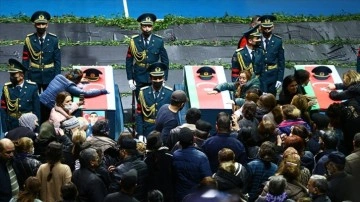 Azerbaycan'da helikopter kazasında şehit olan askerler için tören düzenlendi