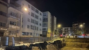 Balıkesir'de toprak kayması nedeniyle iki bina boşaltıldı