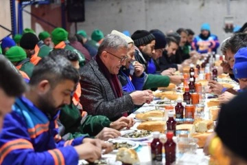 Başkanlardan karla mücadele ekibine mangalda balık ikramı! İmamoğlu'na balıkçı göndermesi!