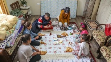 Bedensel engelli baba azmiyle çocuklarının "kahraman"ı oldu