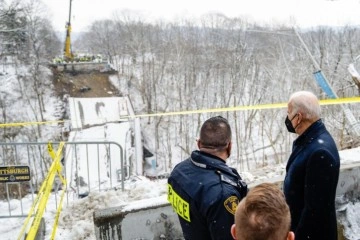 Biden, Pittsburgh'da çöken köprüyü ziyaret etti